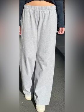 BRANDY MELVILLE Wide-Leg Fleece Pants